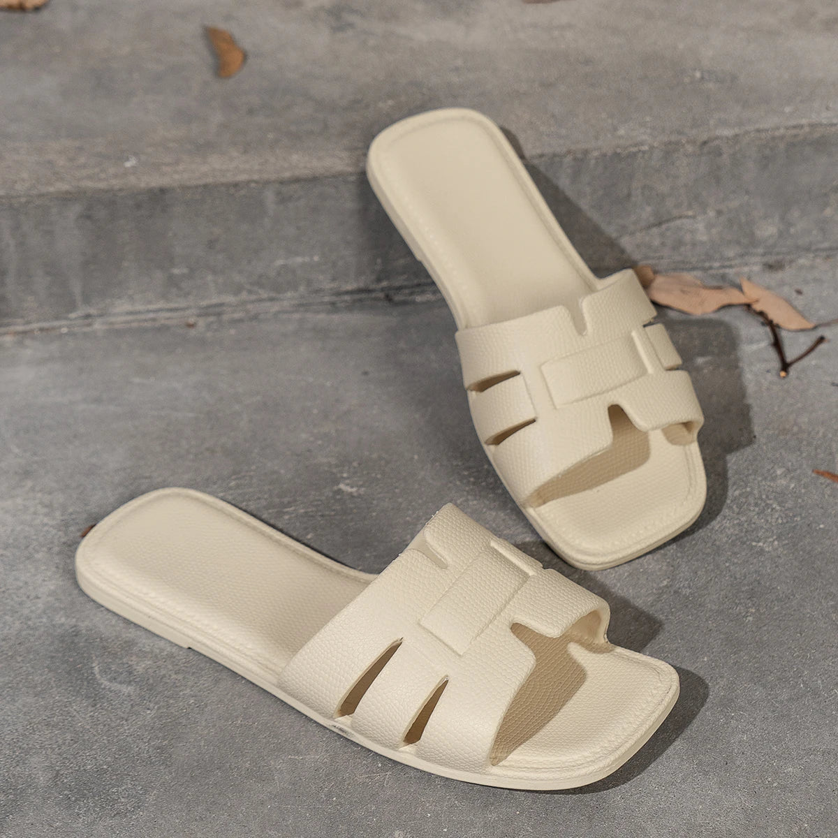 Women's Summer Fashion Lightweight Breathable Comfortable Open Toe Flat Sandals Suitable for Beach Pool Bathroom Slippers