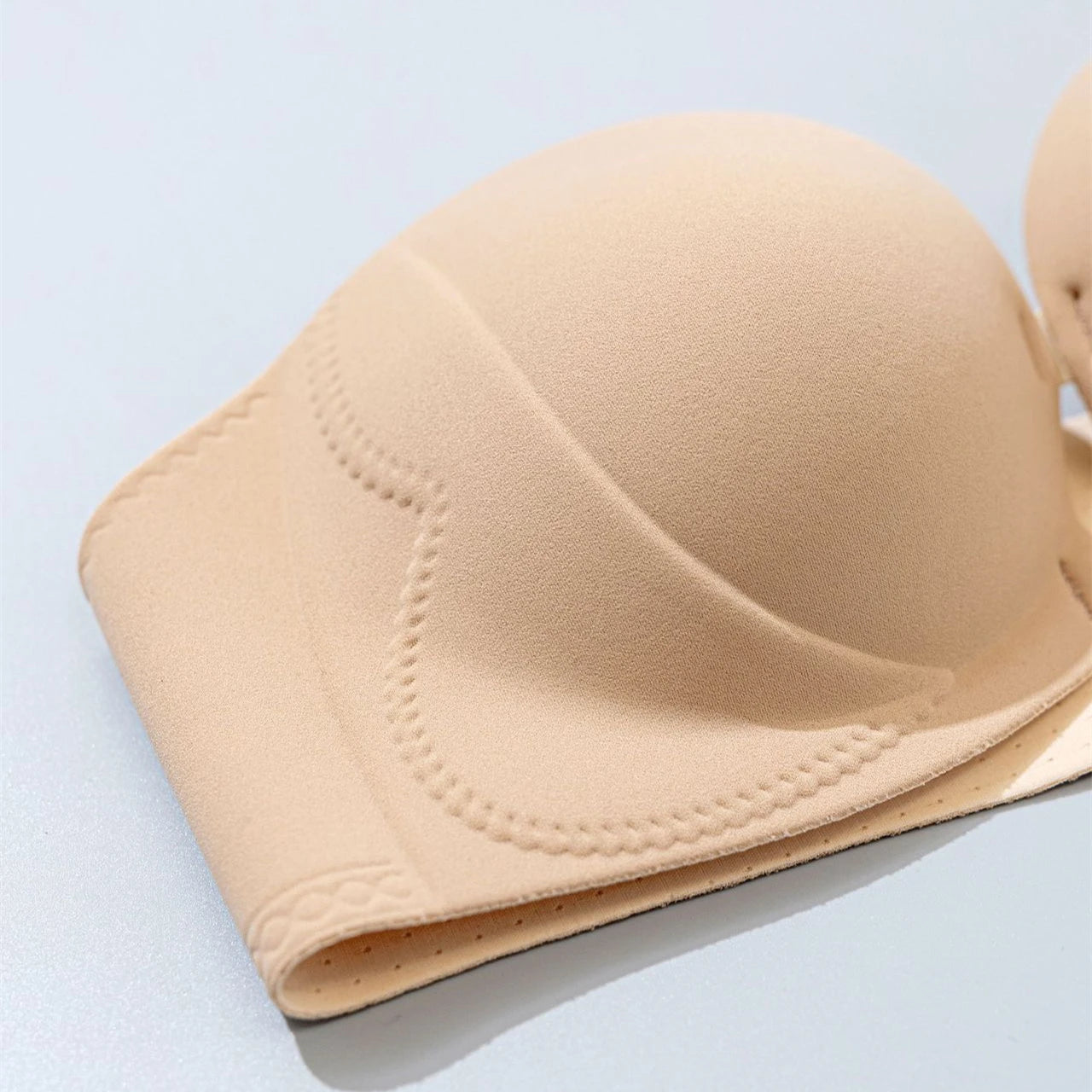Strapless Anti-Slip Bra for Women with Small Breasts Front Buckle Gathered Design to Enhance Bust Size And Thickness