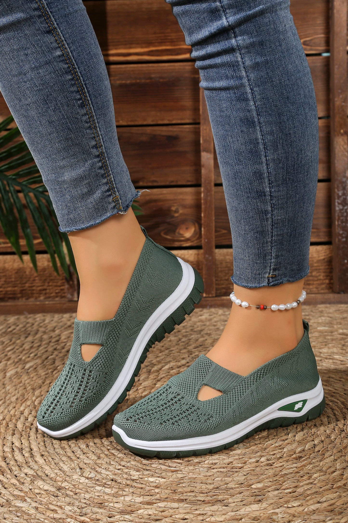 Women's casual sports shoes, solid color breathable sports soft-soled lightweight walking shoes, low-top knitted casual shoes