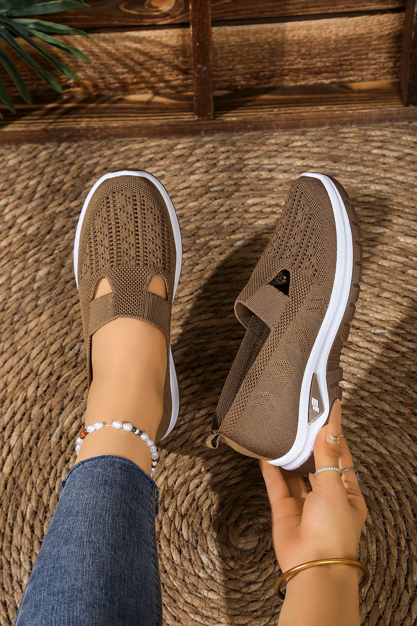 Women's casual sports shoes, solid color breathable sports soft-soled lightweight walking shoes, low-top knitted casual shoes