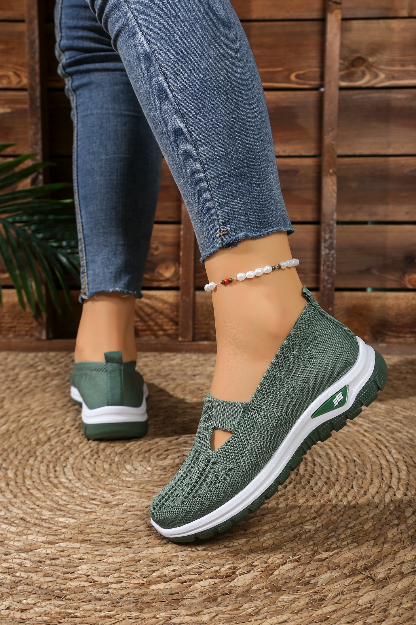 Women's casual sports shoes, solid color breathable sports soft-soled lightweight walking shoes, low-top knitted casual shoes