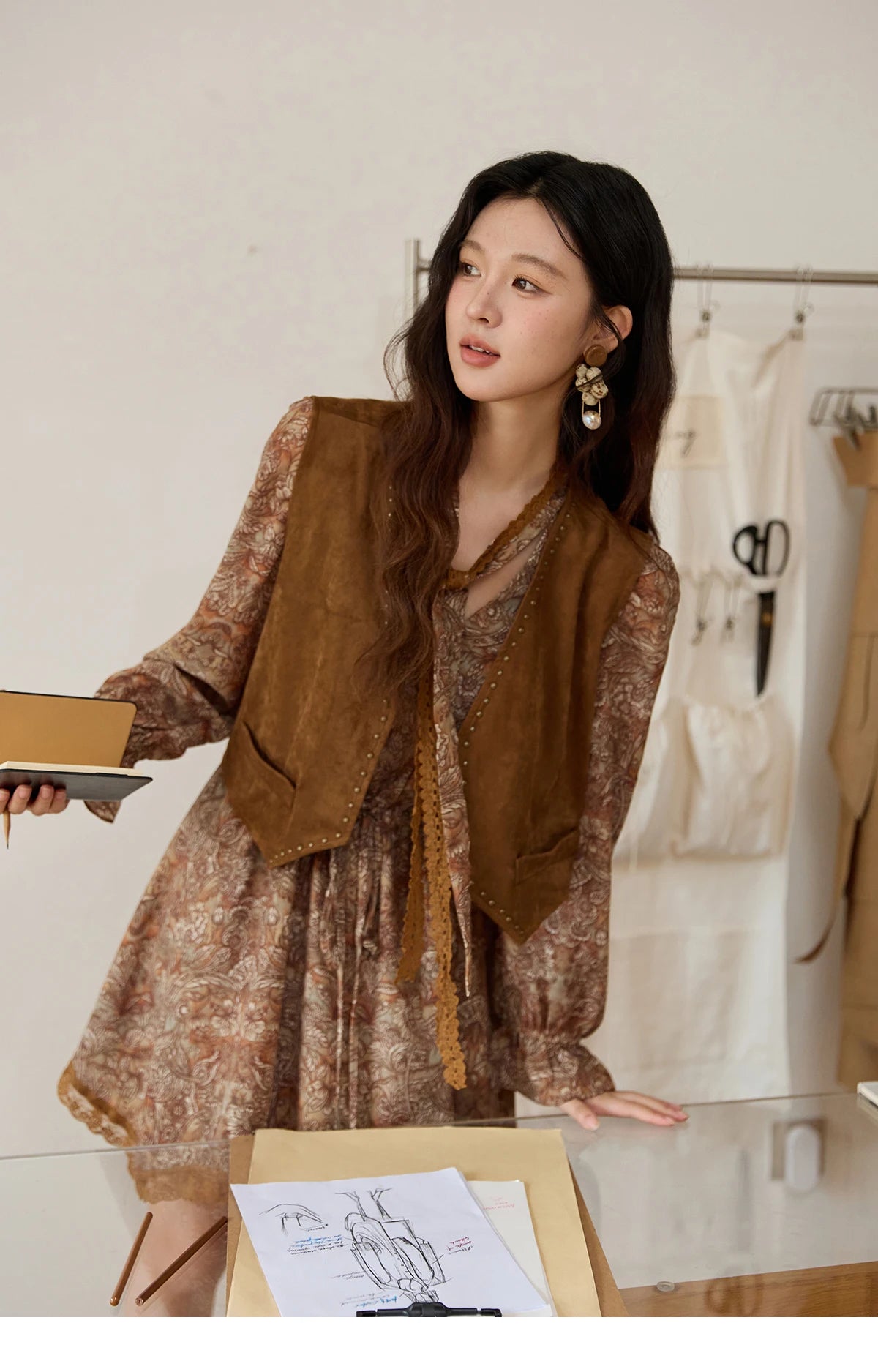 MISHOW Suede Vest Jacket for Women 2025 Autumn French Vintage Sleeveless Thin Vest Coat Rivet Design V-neck Vests MXE46W0863