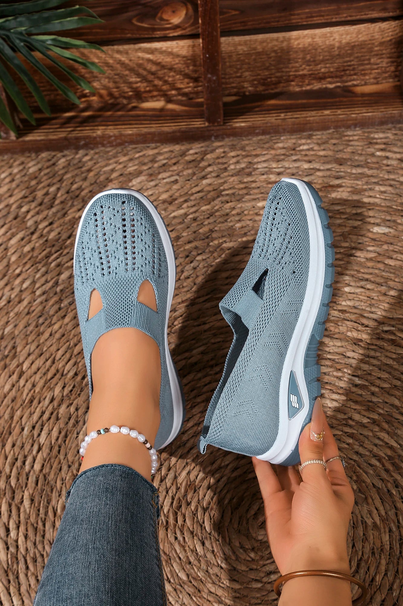 Women's casual sports shoes, solid color breathable sports soft-soled lightweight walking shoes, low-top knitted casual shoes