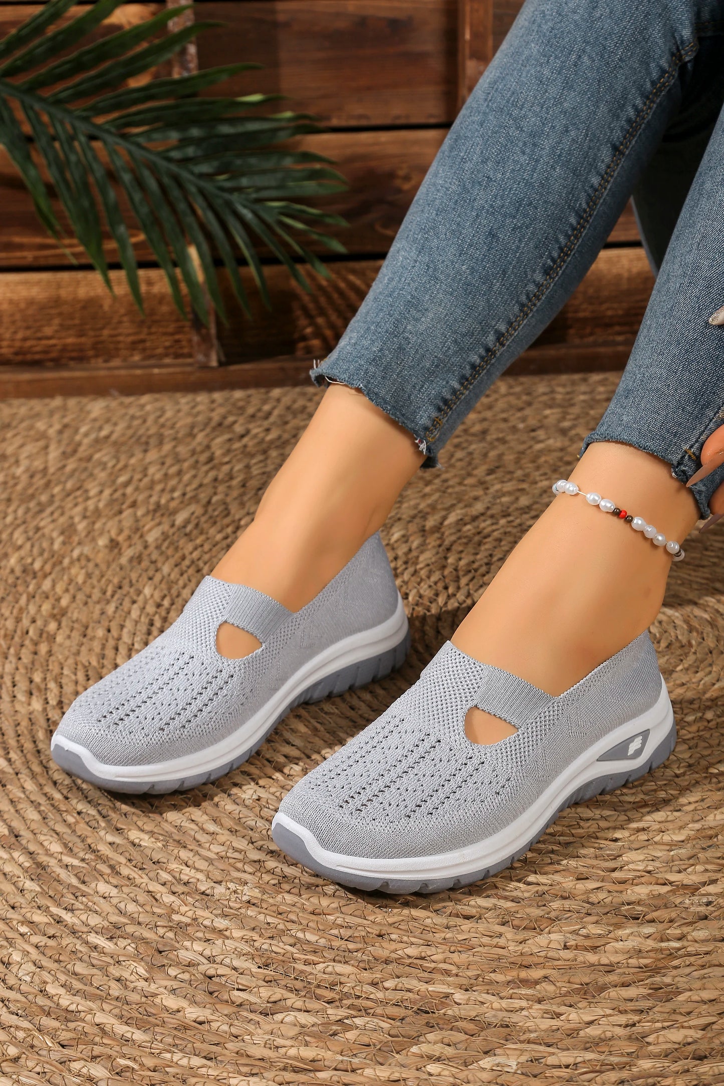 Women's casual sports shoes, solid color breathable sports soft-soled lightweight walking shoes, low-top knitted casual shoes