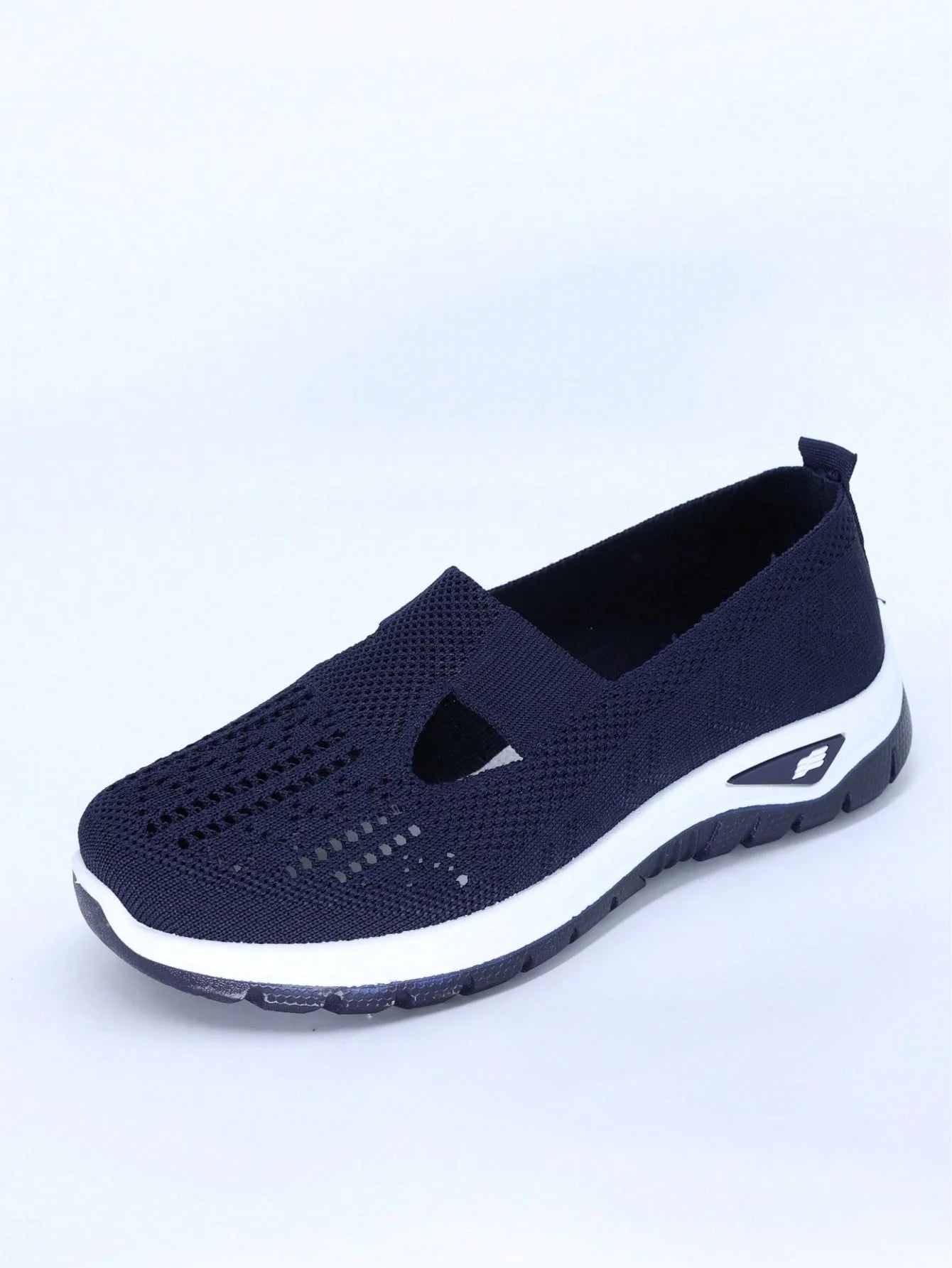 Women's casual sports shoes, solid color breathable sports soft-soled lightweight walking shoes, low-top knitted casual shoes