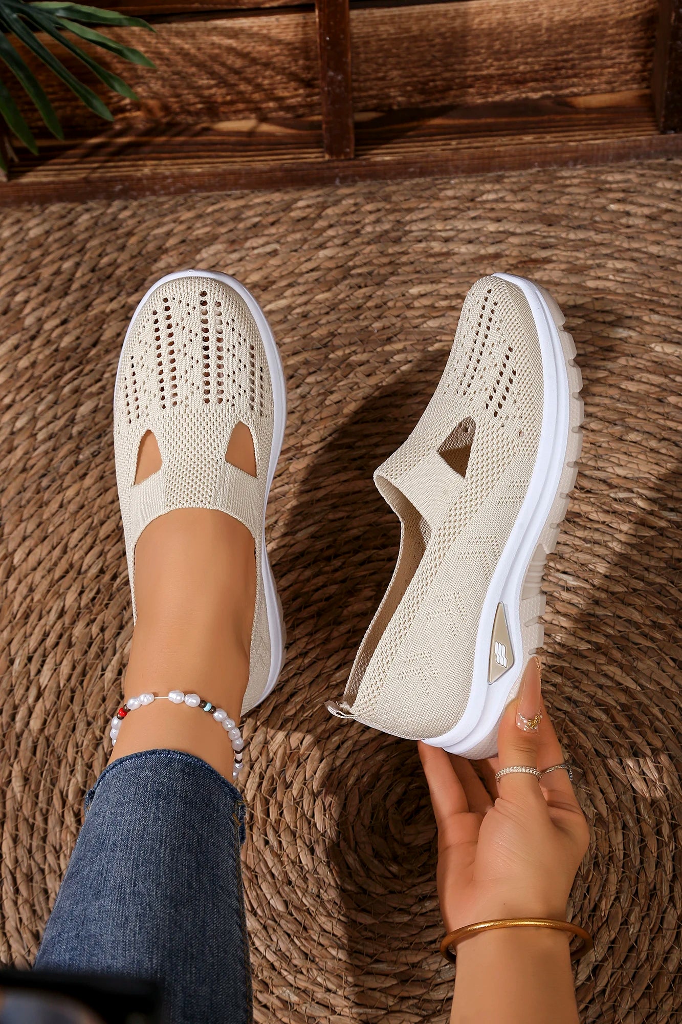 Women's casual sports shoes, solid color breathable sports soft-soled lightweight walking shoes, low-top knitted casual shoes