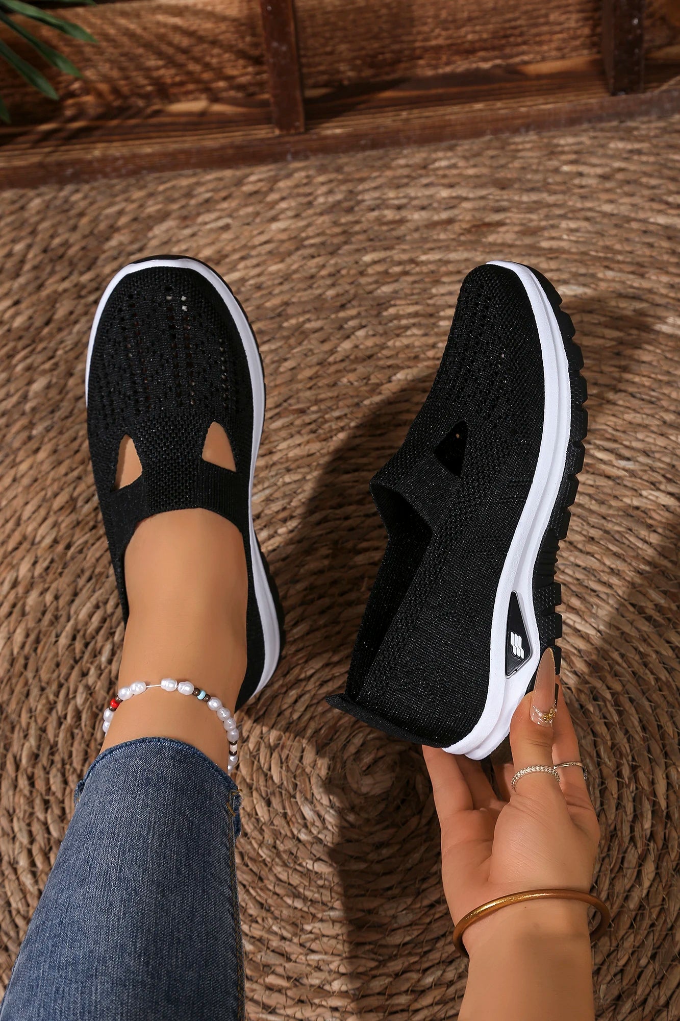 Women's casual sports shoes, solid color breathable sports soft-soled lightweight walking shoes, low-top knitted casual shoes