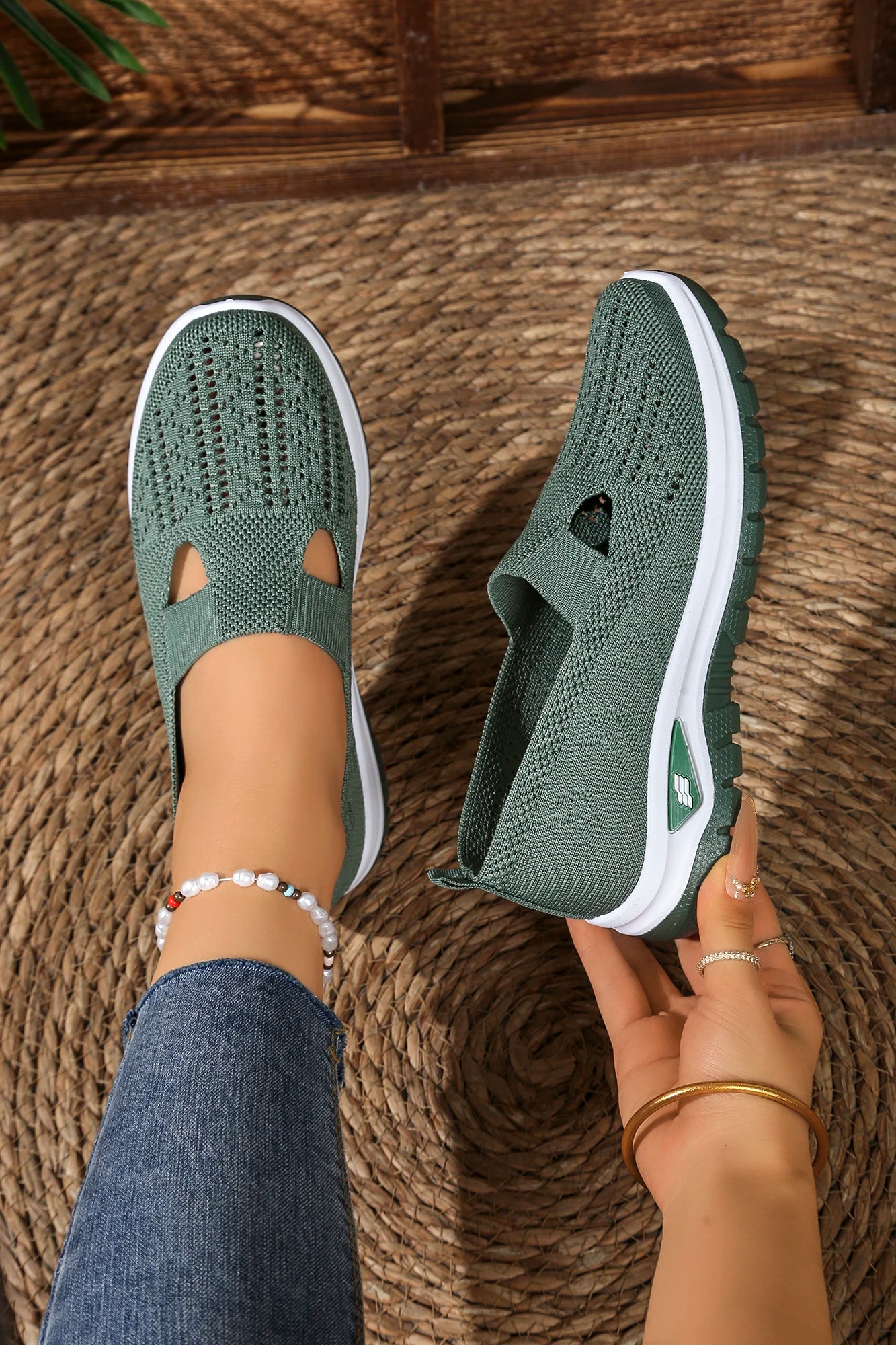 Women's casual sports shoes, solid color breathable sports soft-soled lightweight walking shoes, low-top knitted casual shoes
