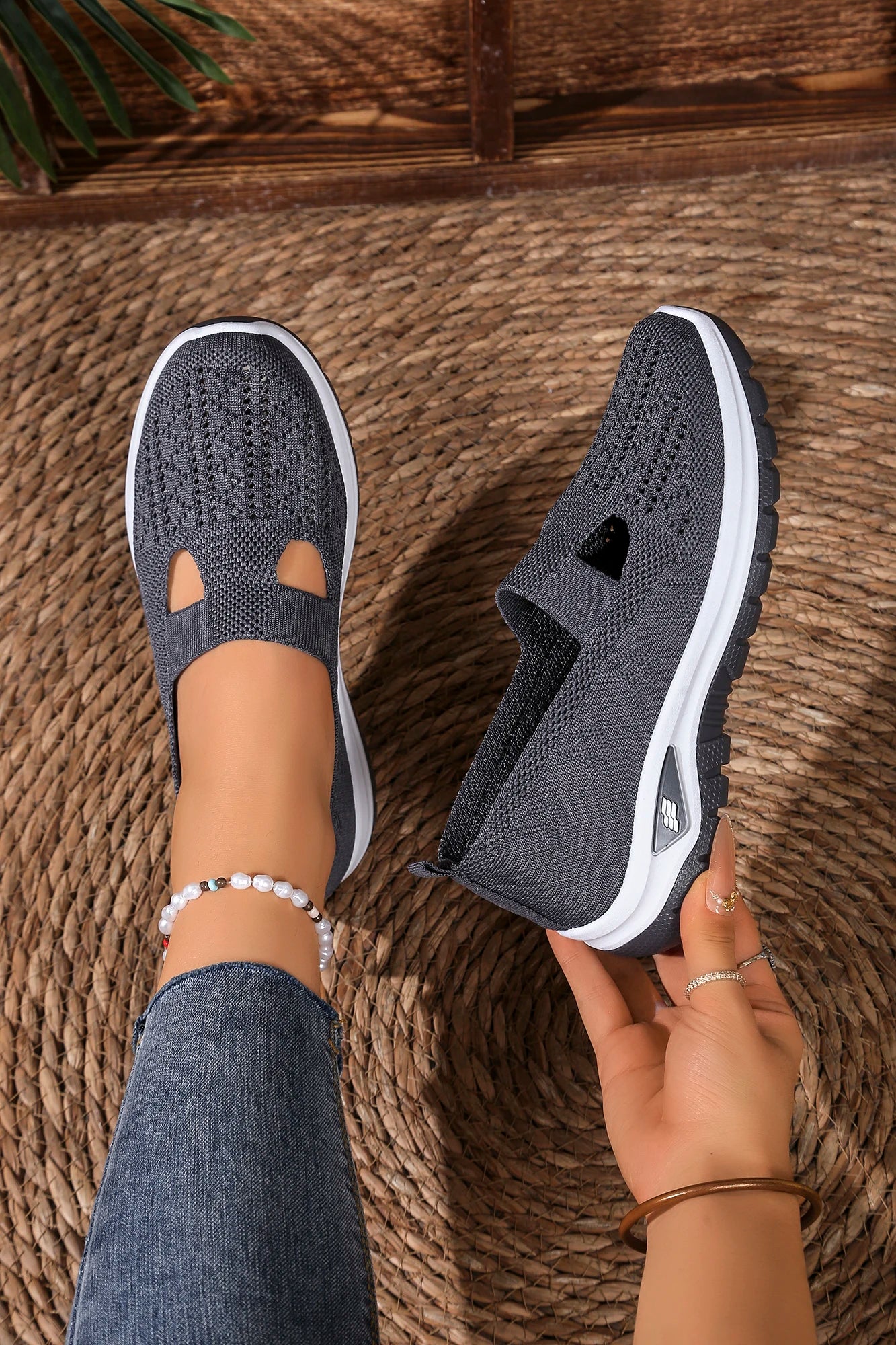 Women's casual sports shoes, solid color breathable sports soft-soled lightweight walking shoes, low-top knitted casual shoes