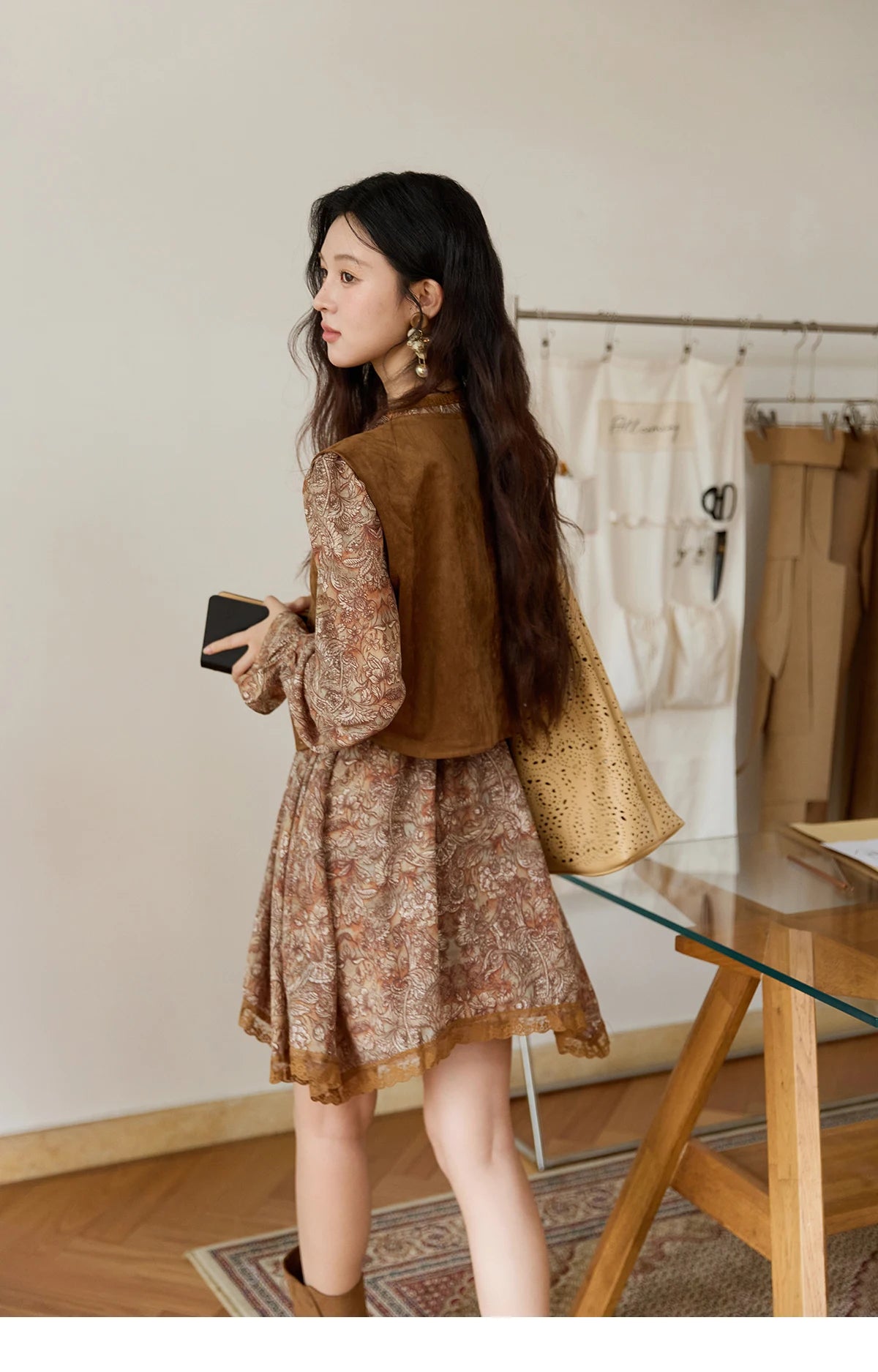 MISHOW Suede Vest Jacket for Women 2025 Autumn French Vintage Sleeveless Thin Vest Coat Rivet Design V-neck Vests MXE46W0863