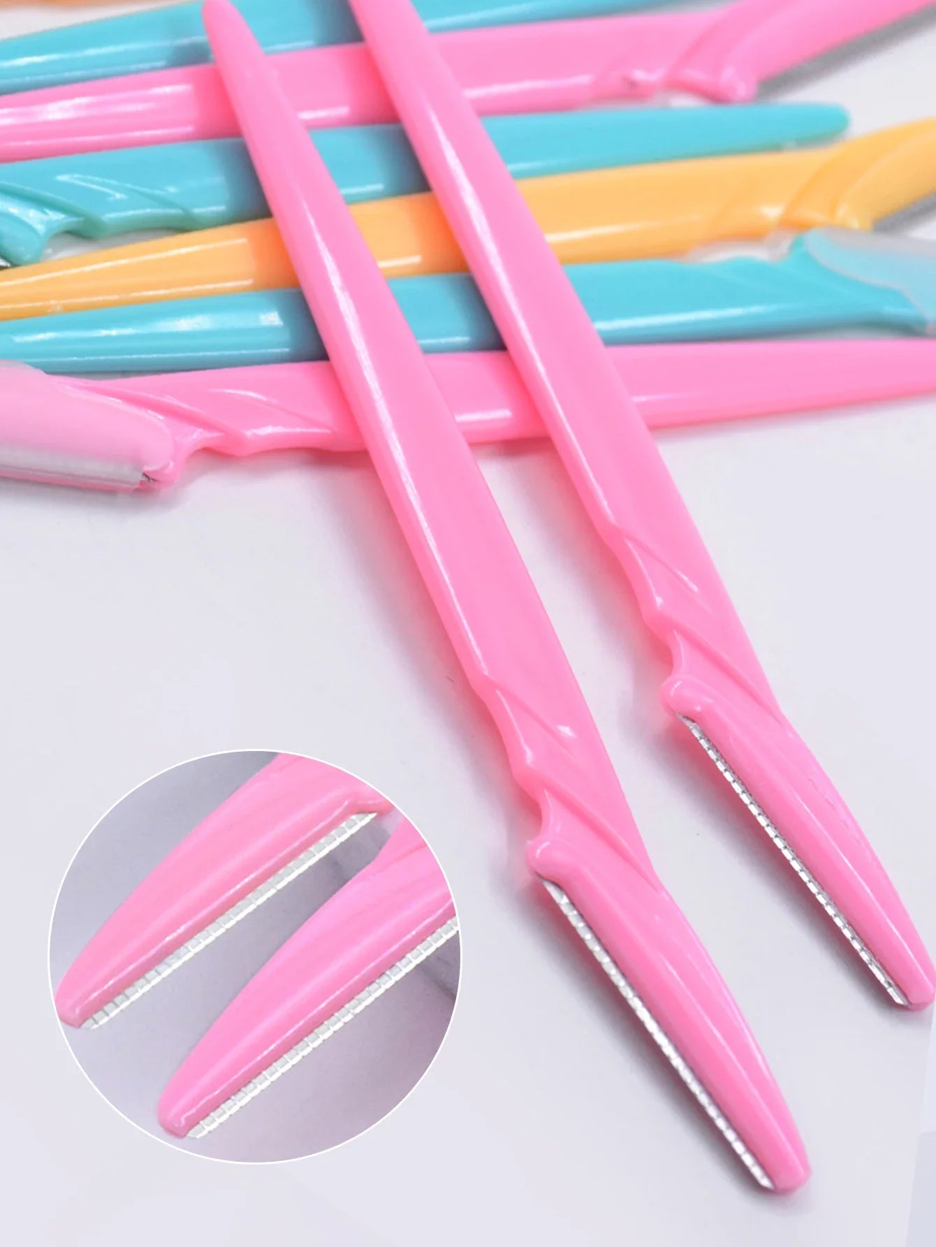 The 30-Piece Eyebrow Razor Set