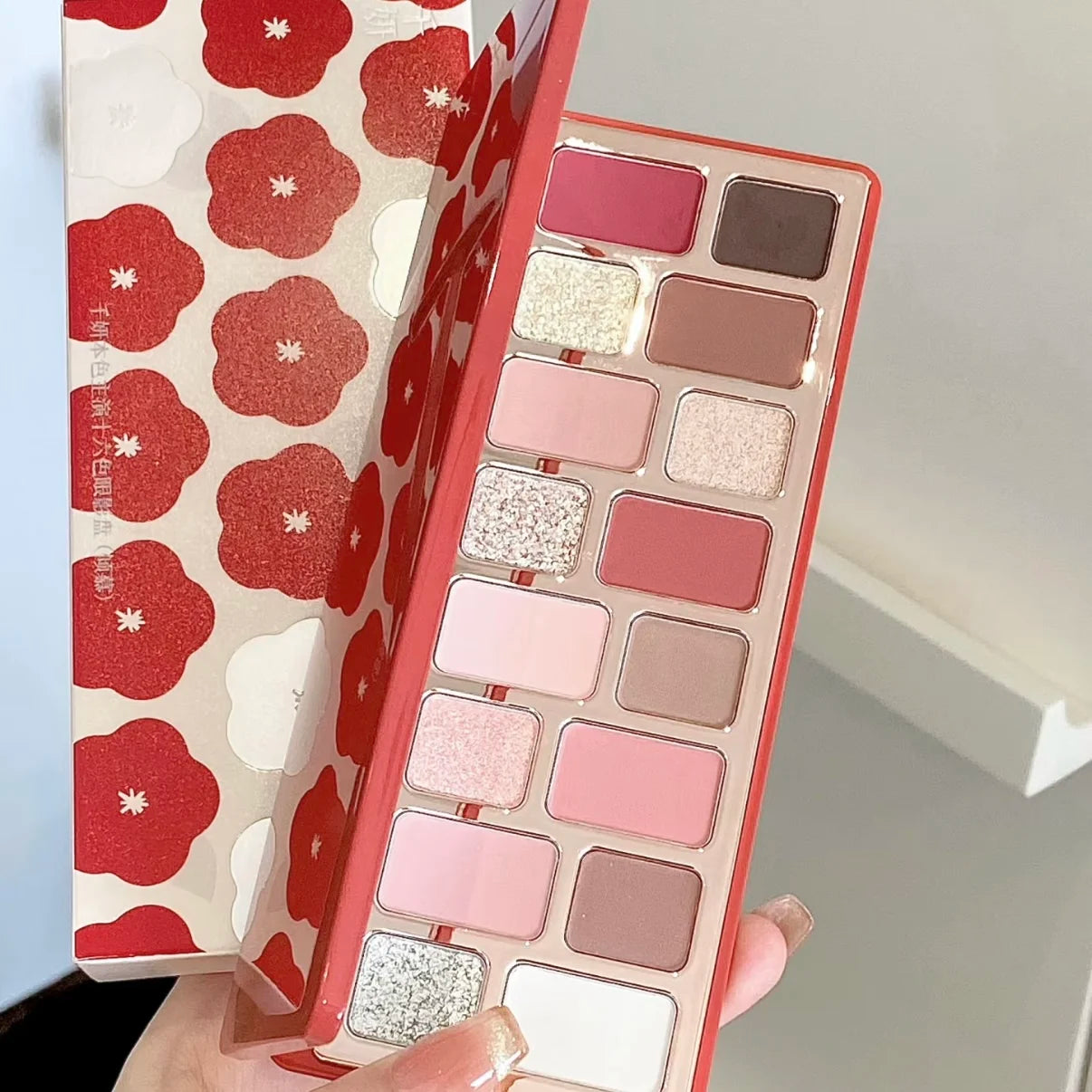 The 16-Color Chameleon Eyeshadow Palette