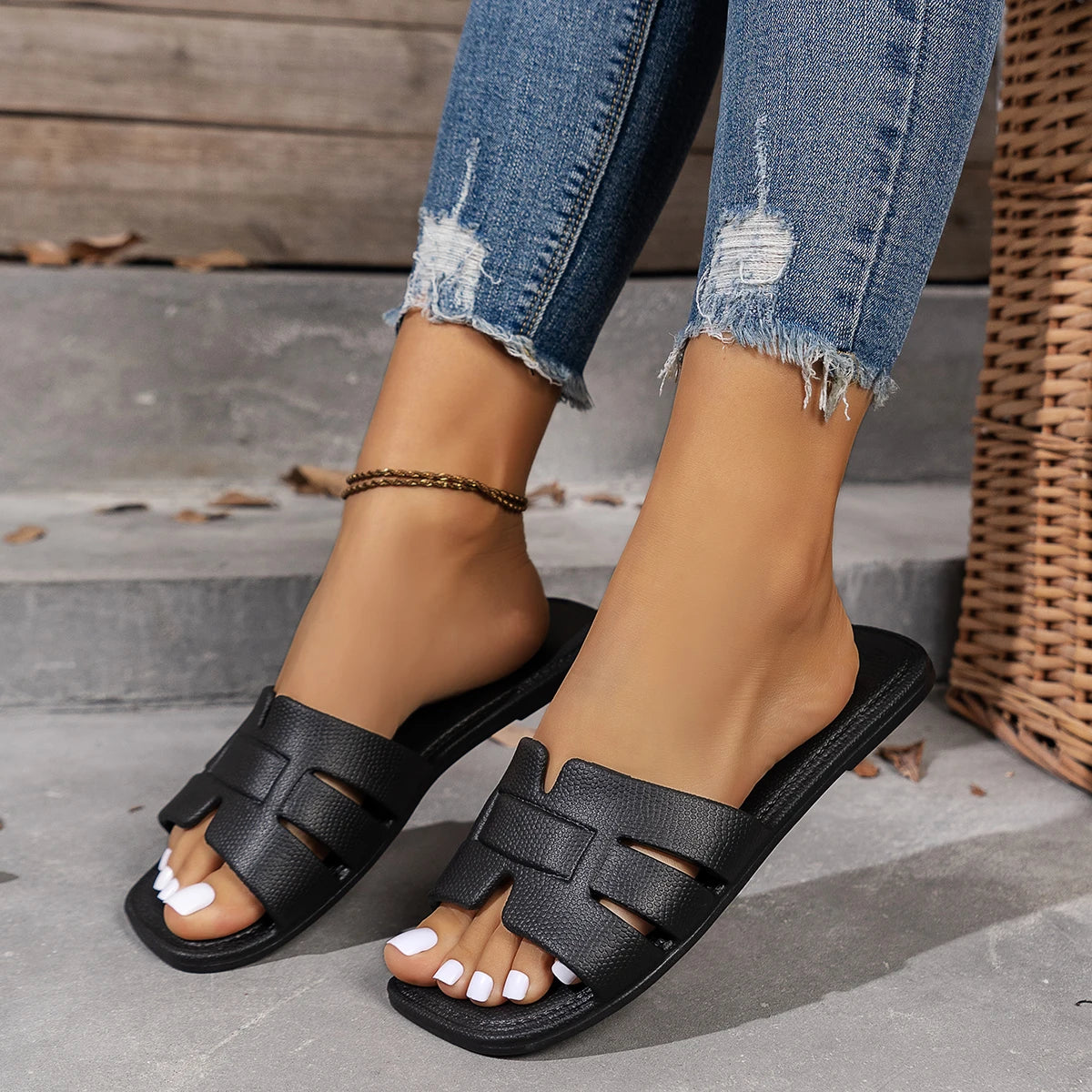 Women's Summer Fashion Lightweight Breathable Comfortable Open Toe Flat Sandals Suitable for Beach Pool Bathroom Slippers