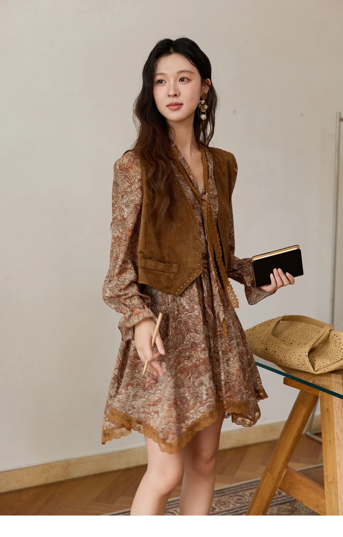 MISHOW Suede Vest Jacket for Women 2025 Autumn French Vintage Sleeveless Thin Vest Coat Rivet Design V-neck Vests MXE46W0863