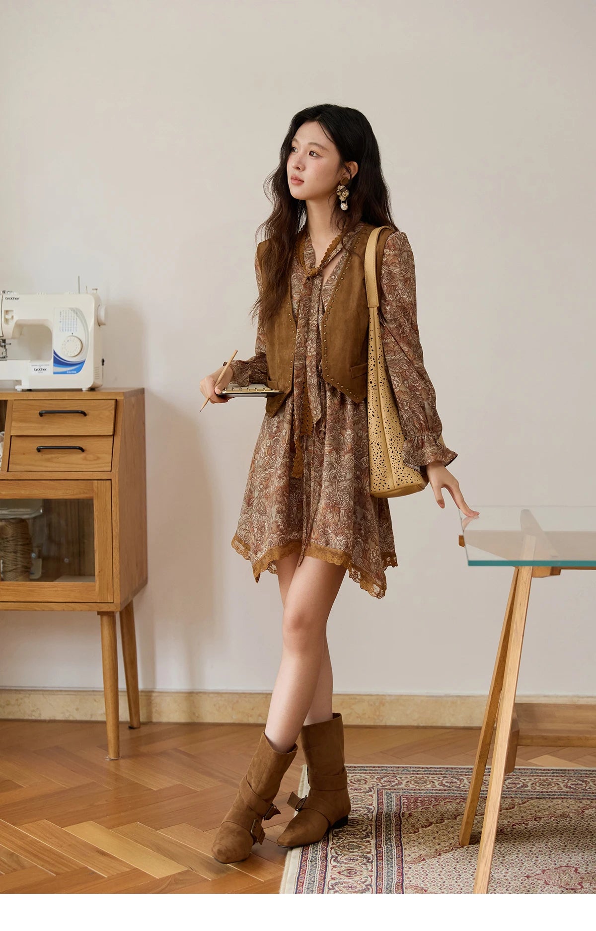 MISHOW Suede Vest Jacket for Women 2025 Autumn French Vintage Sleeveless Thin Vest Coat Rivet Design V-neck Vests MXE46W0863