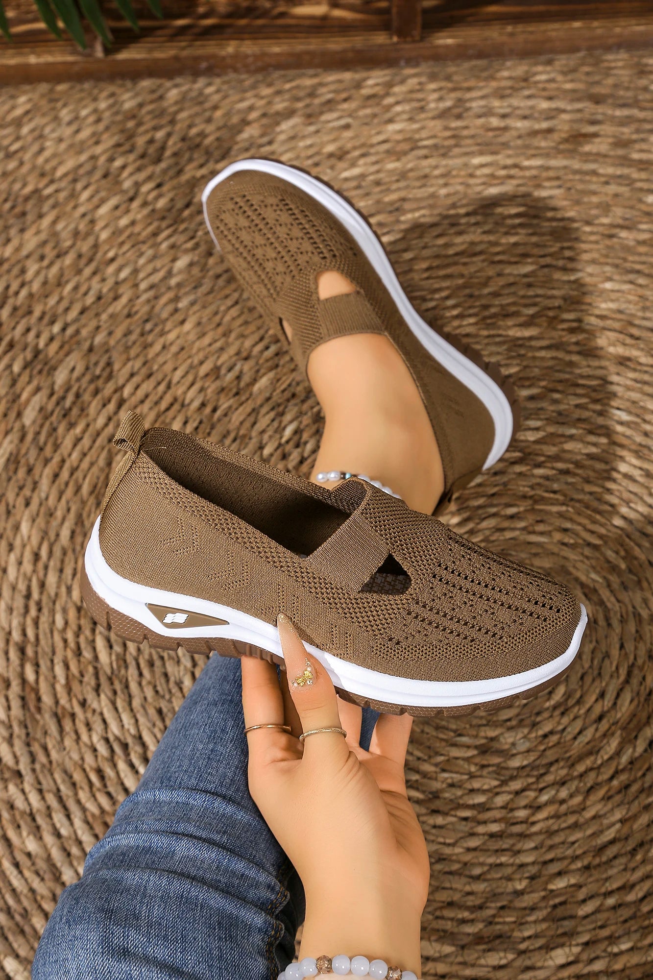 Women's casual sports shoes, solid color breathable sports soft-soled lightweight walking shoes, low-top knitted casual shoes