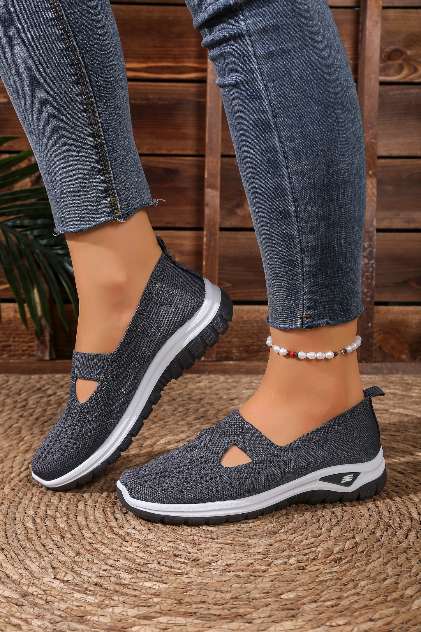 Women's casual sports shoes, solid color breathable sports soft-soled lightweight walking shoes, low-top knitted casual shoes