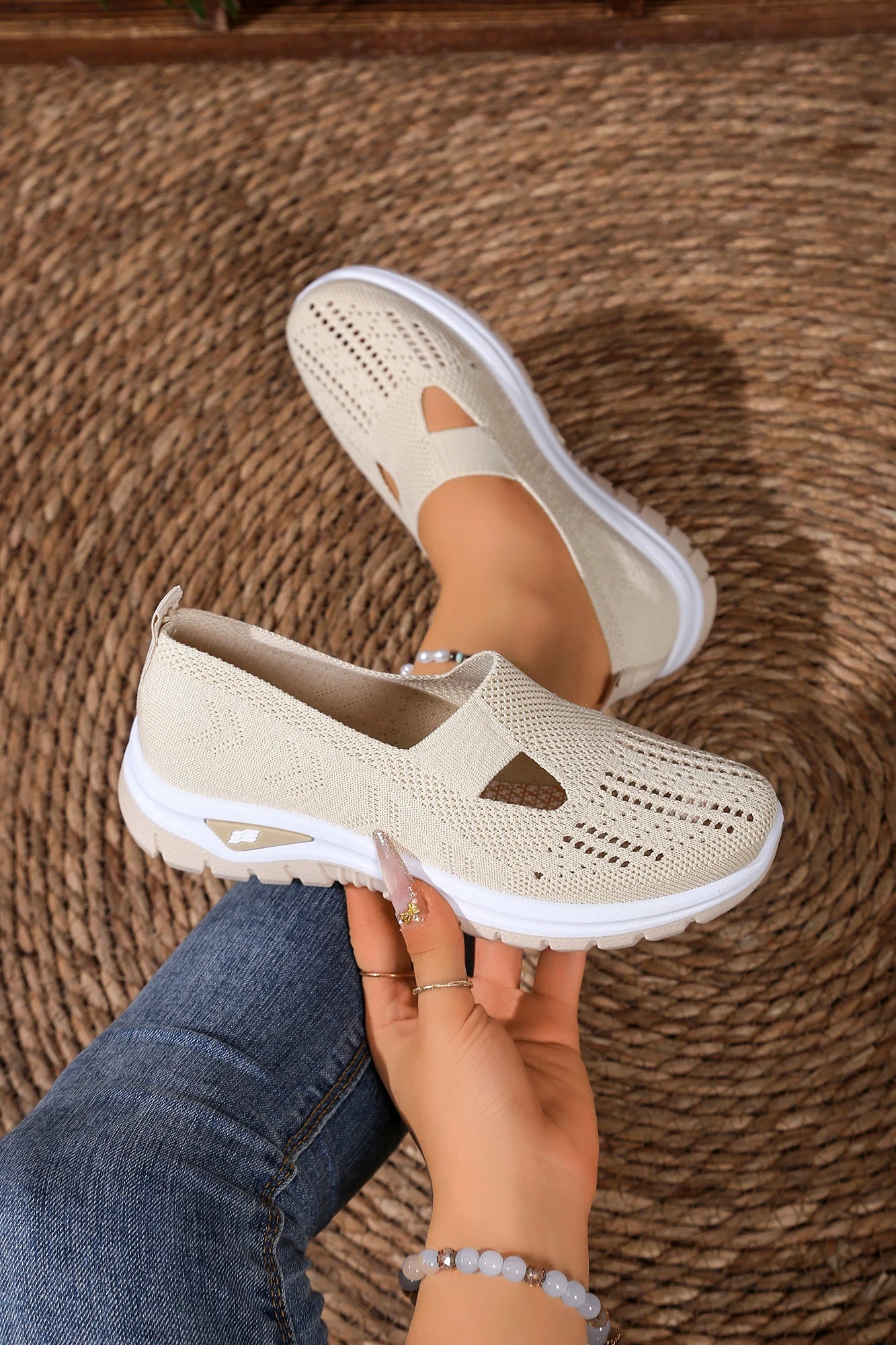 Women's casual sports shoes, solid color breathable sports soft-soled lightweight walking shoes, low-top knitted casual shoes