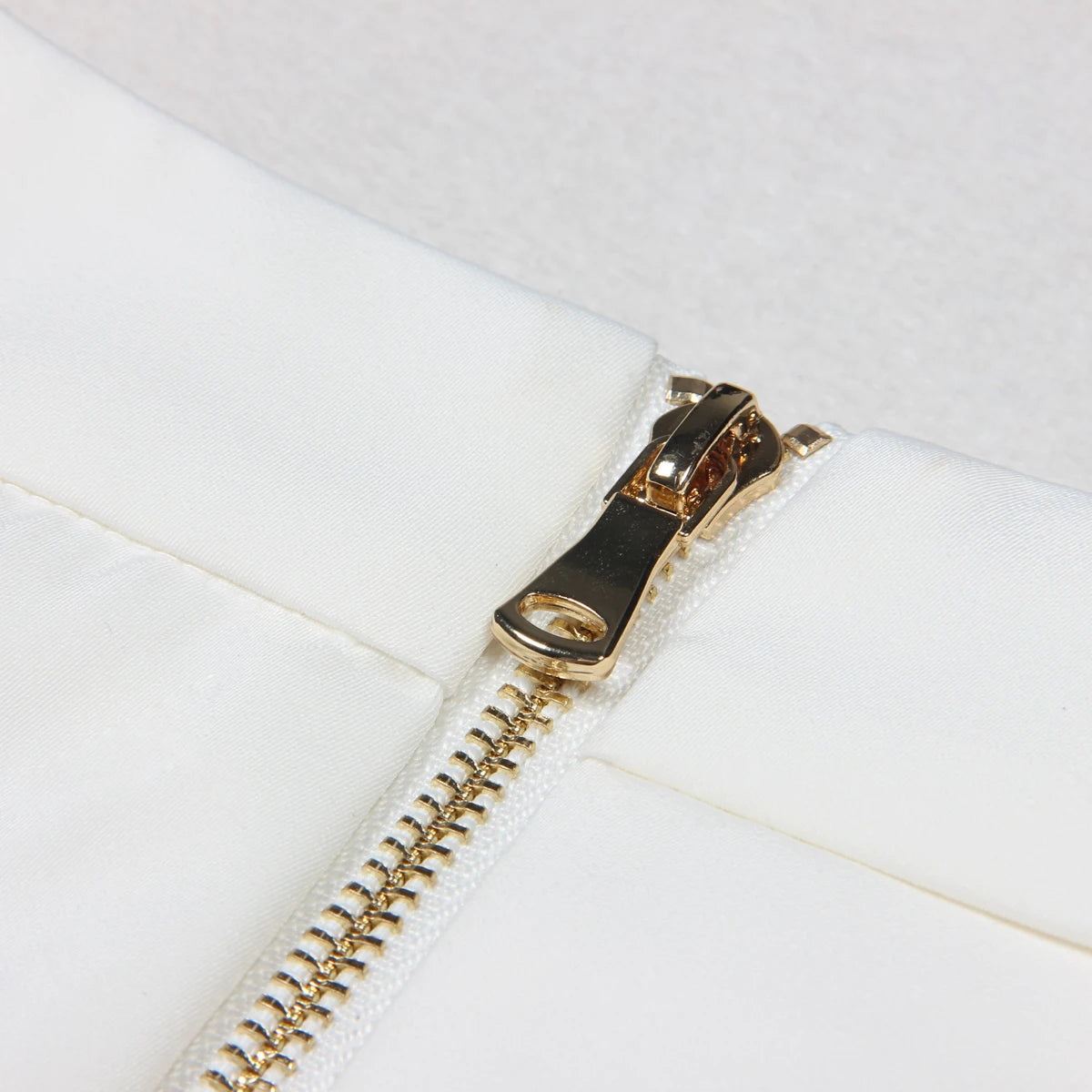 S-xl Black And White High-quality Fashionable Solid Color New Side Pleated Double Row Button Casual Commuting Women Short Skirt