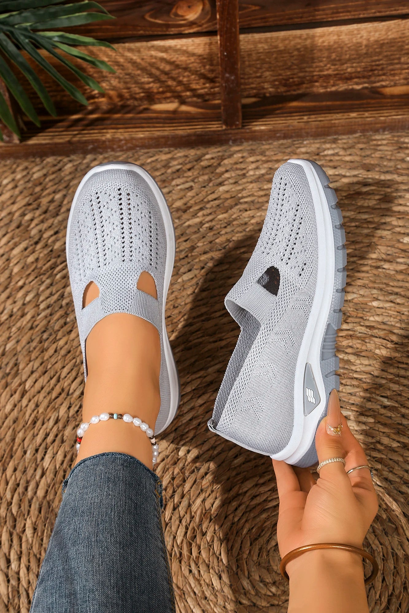 Women's casual sports shoes, solid color breathable sports soft-soled lightweight walking shoes, low-top knitted casual shoes