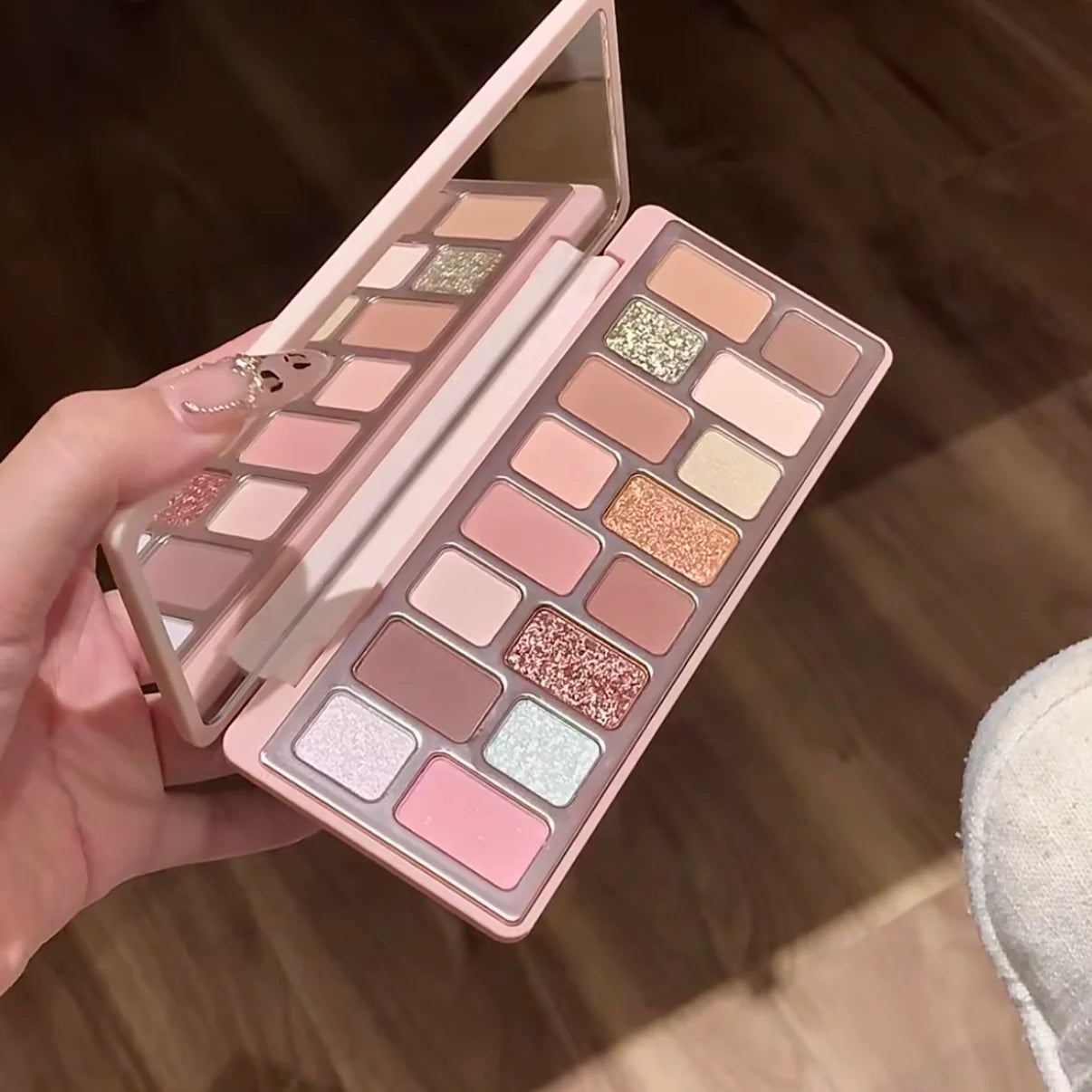 The 16-Color Chameleon Eyeshadow Palette