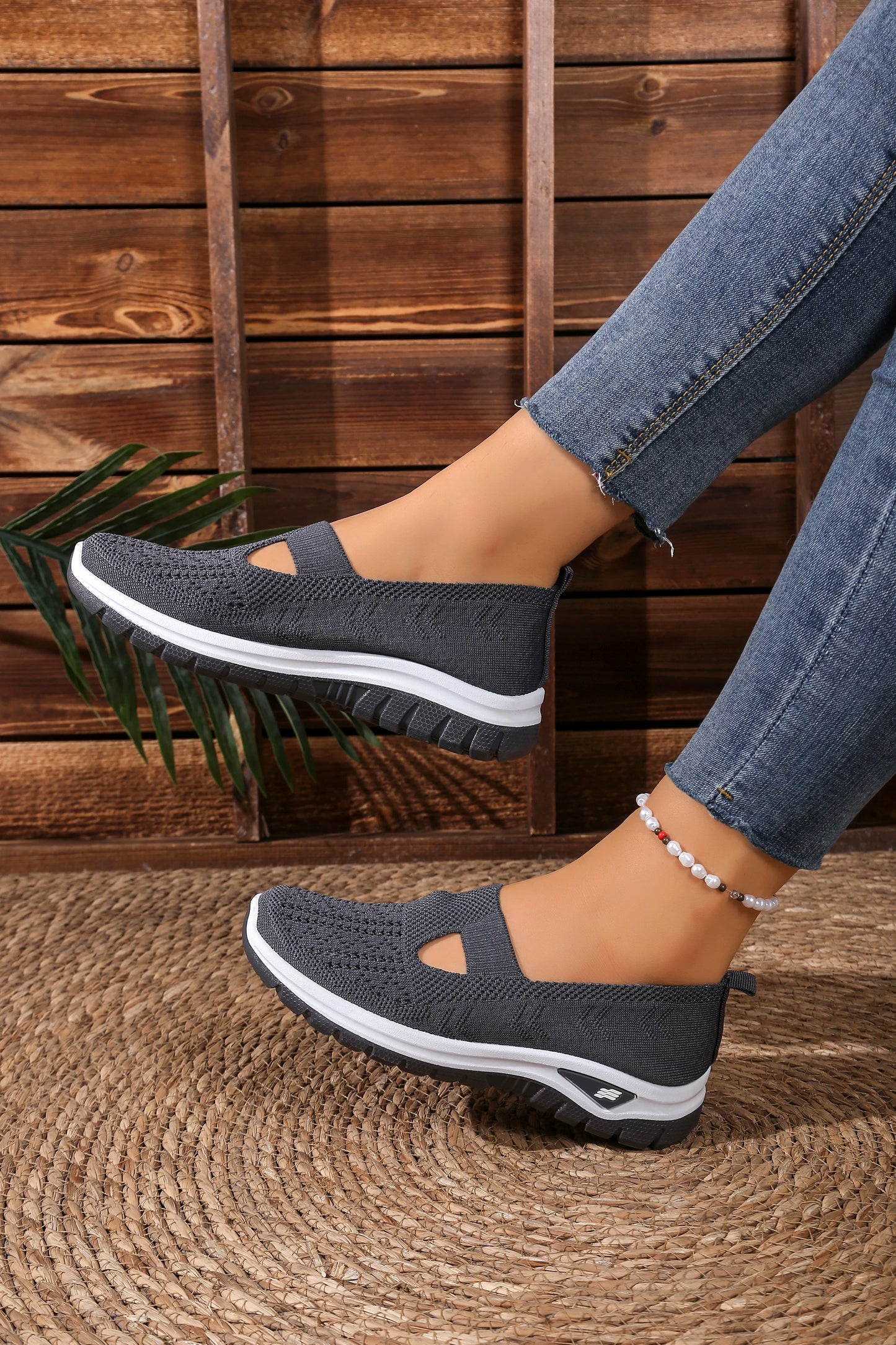 Women's casual sports shoes, solid color breathable sports soft-soled lightweight walking shoes, low-top knitted casual shoes