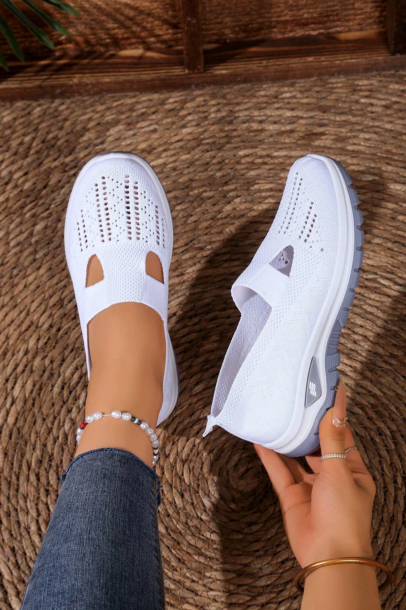 Women's casual sports shoes, solid color breathable sports soft-soled lightweight walking shoes, low-top knitted casual shoes