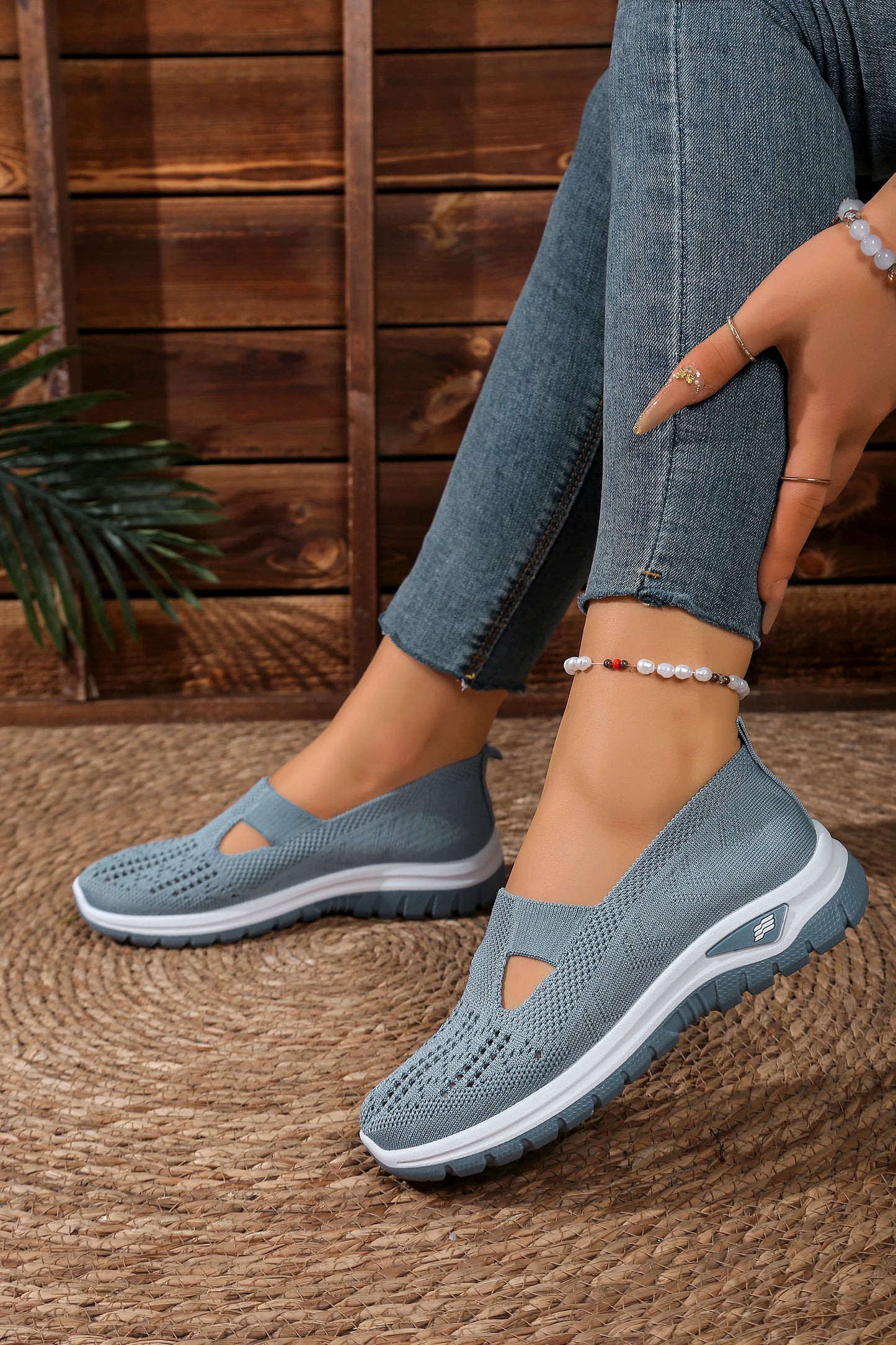 Women's casual sports shoes, solid color breathable sports soft-soled lightweight walking shoes, low-top knitted casual shoes