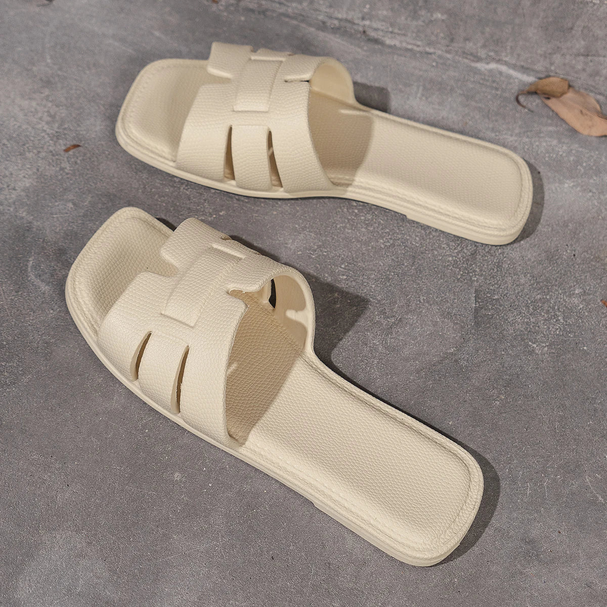Women's Summer Fashion Lightweight Breathable Comfortable Open Toe Flat Sandals Suitable for Beach Pool Bathroom Slippers