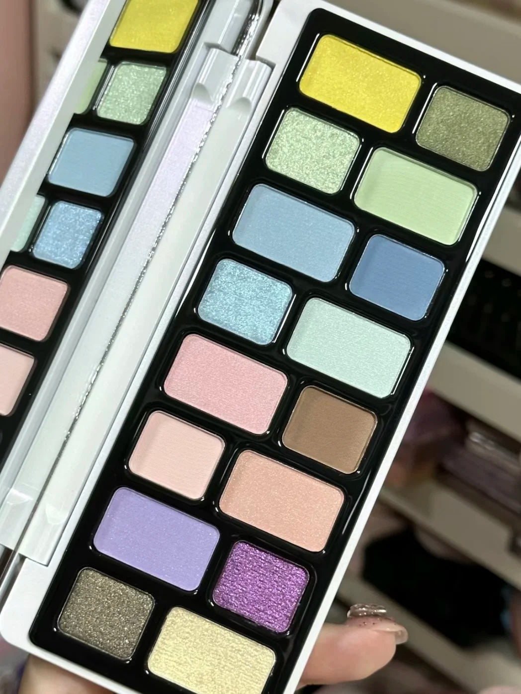 The 16-Color Chameleon Eyeshadow Palette