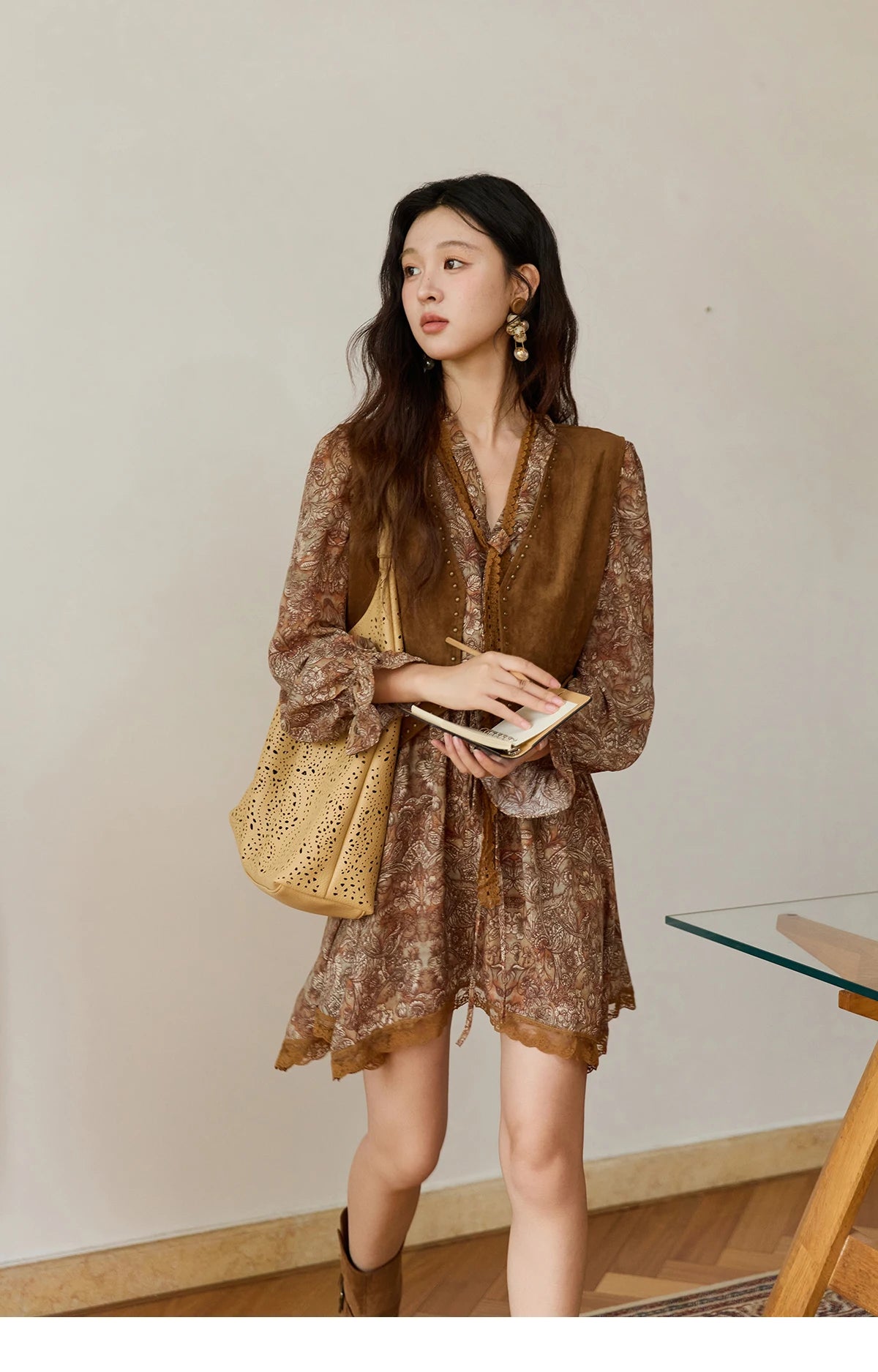 MISHOW Suede Vest Jacket for Women 2025 Autumn French Vintage Sleeveless Thin Vest Coat Rivet Design V-neck Vests MXE46W0863