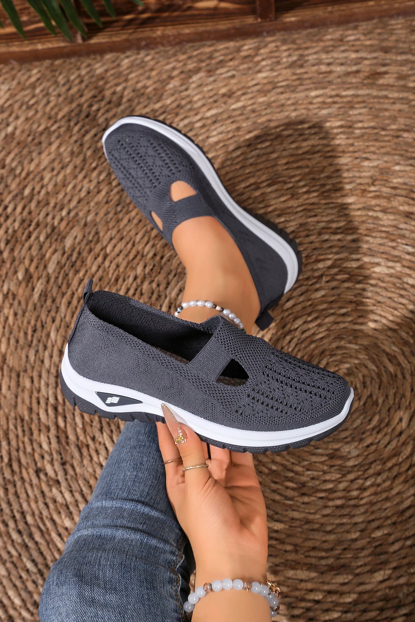 Women's casual sports shoes, solid color breathable sports soft-soled lightweight walking shoes, low-top knitted casual shoes