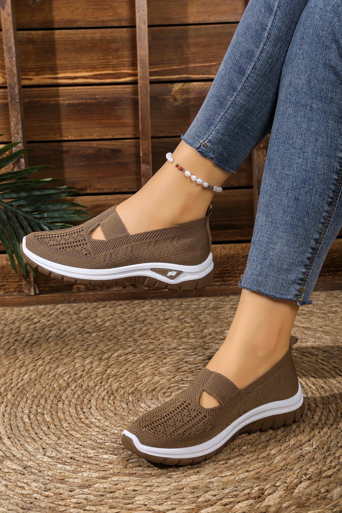 Women's casual sports shoes, solid color breathable sports soft-soled lightweight walking shoes, low-top knitted casual shoes