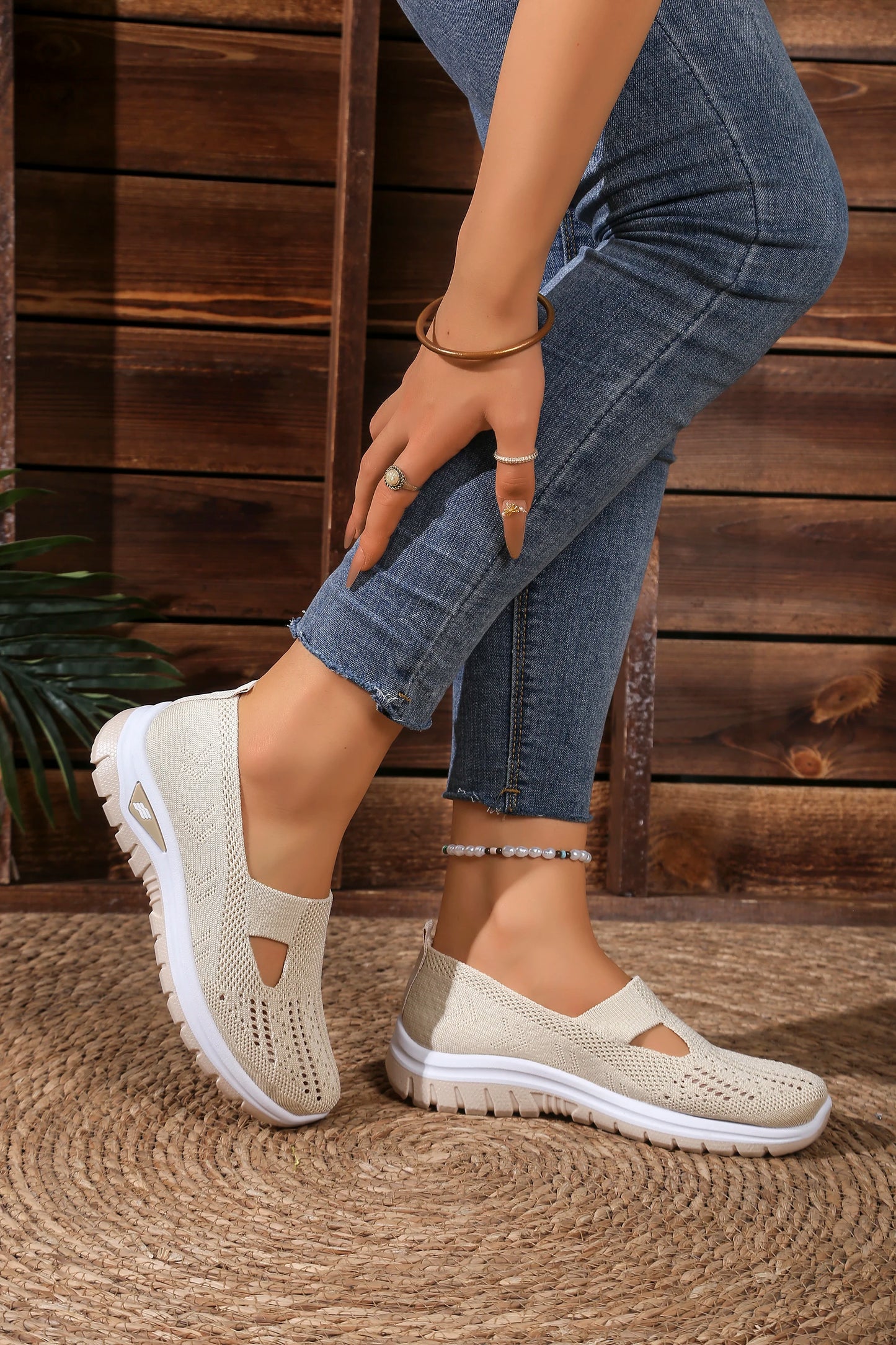 Women's casual sports shoes, solid color breathable sports soft-soled lightweight walking shoes, low-top knitted casual shoes