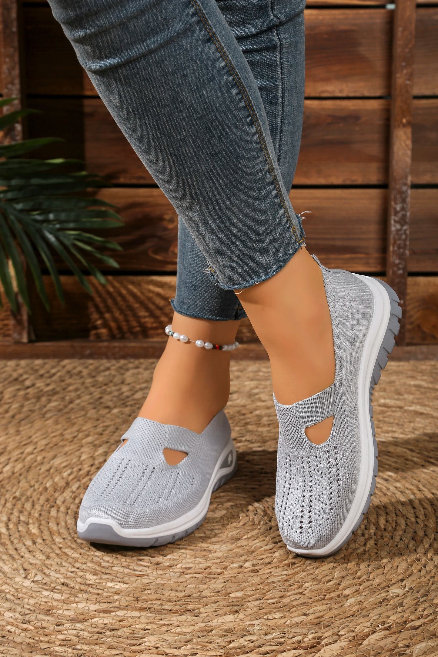 Women's casual sports shoes, solid color breathable sports soft-soled lightweight walking shoes, low-top knitted casual shoes