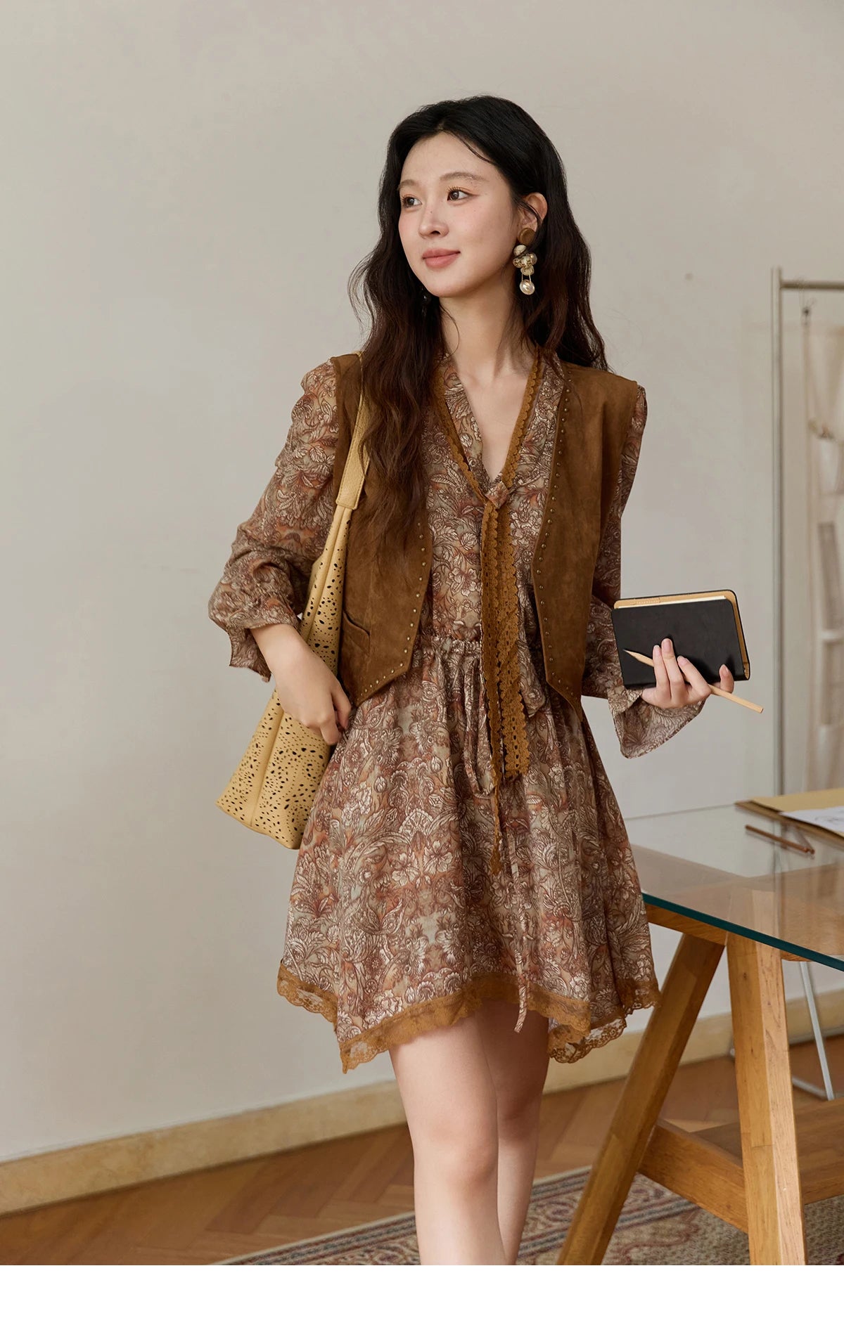 MISHOW Suede Vest Jacket for Women 2025 Autumn French Vintage Sleeveless Thin Vest Coat Rivet Design V-neck Vests MXE46W0863